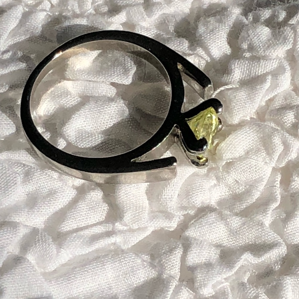 Ring - Picture 4 of 6